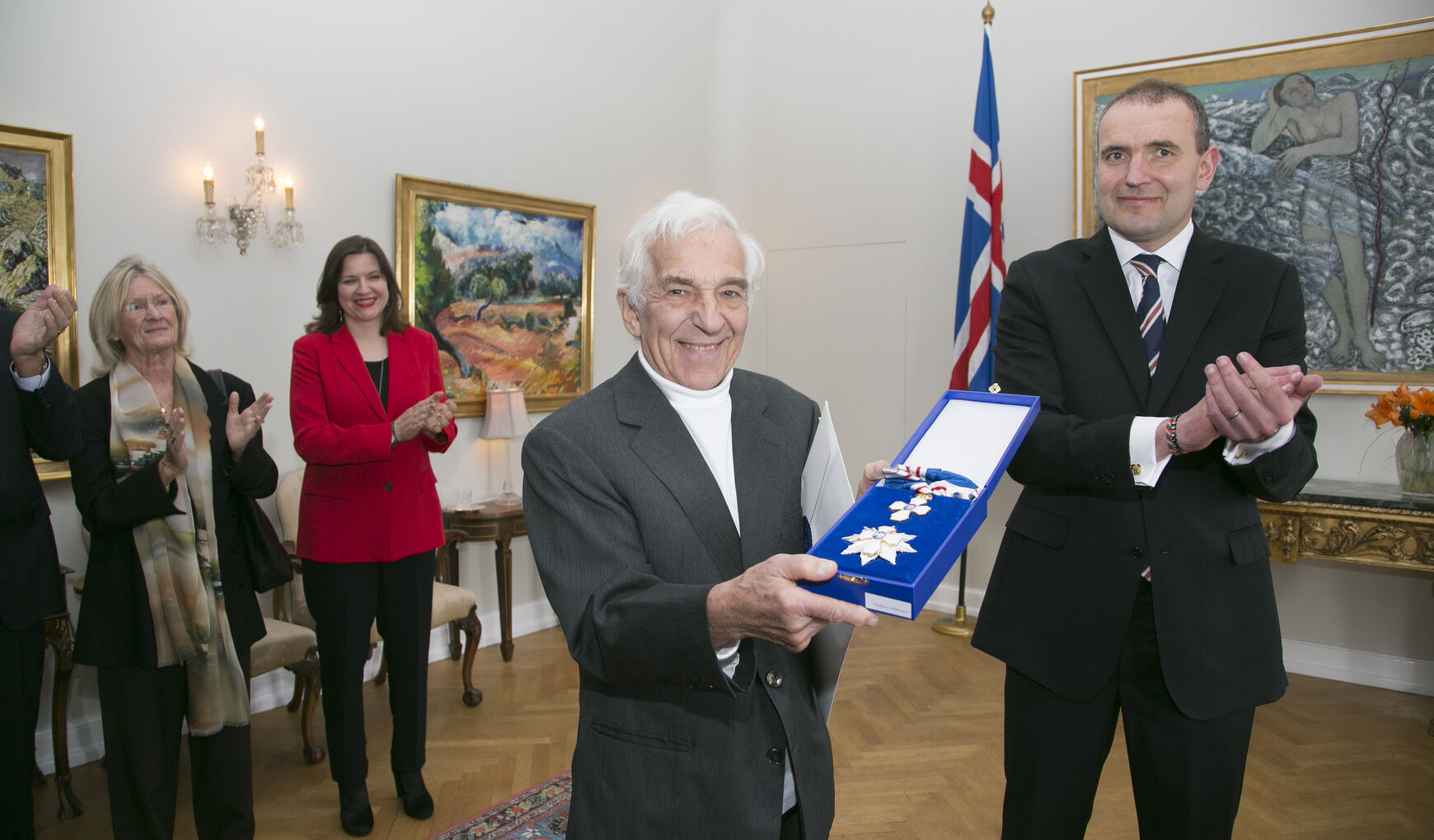 Vladimir Ashkenazy receiving the Grand Cross of the Order of the Falcon.