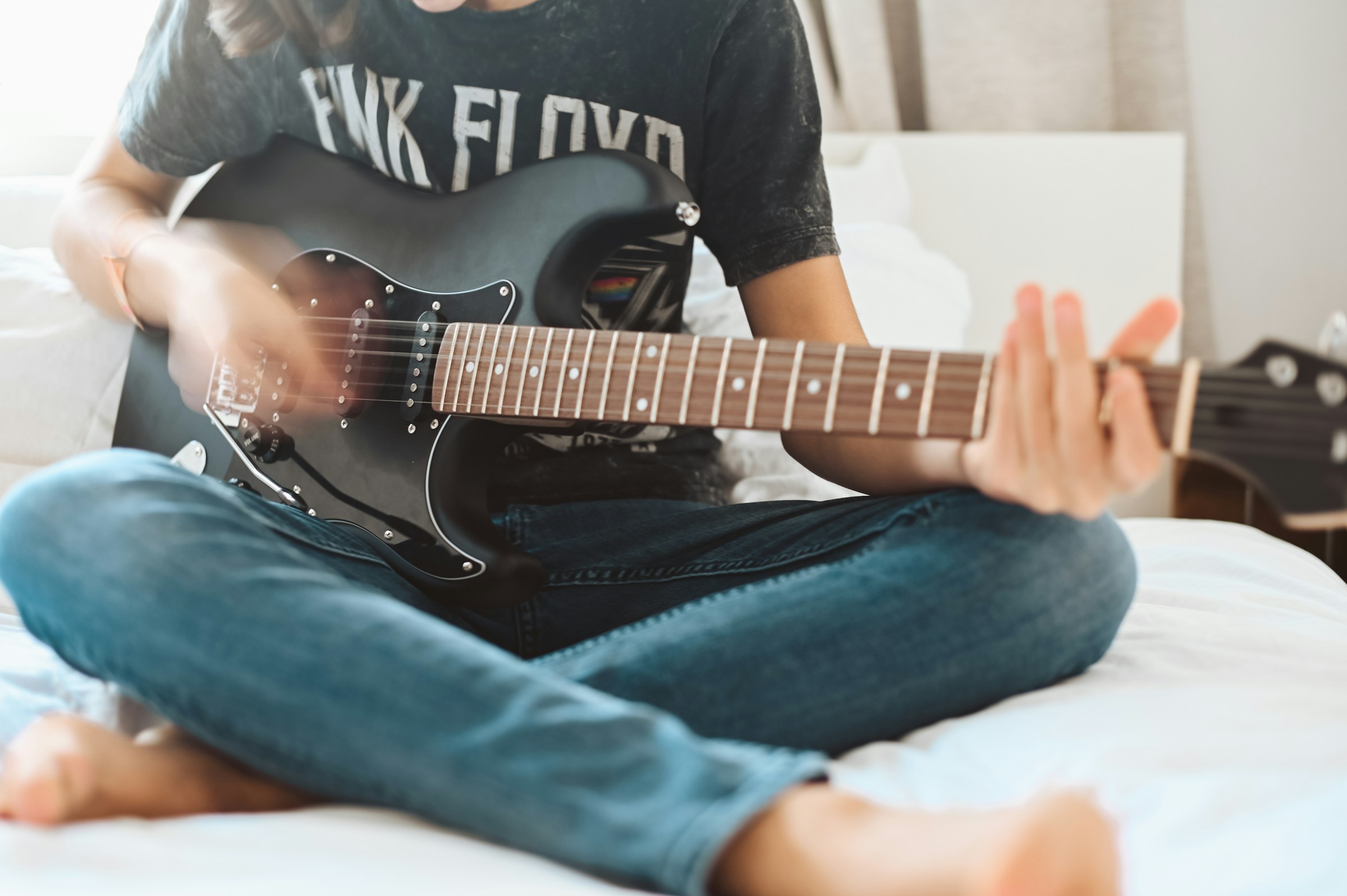 Enhance Cognitive Skills Through Guitar Learning For College Students