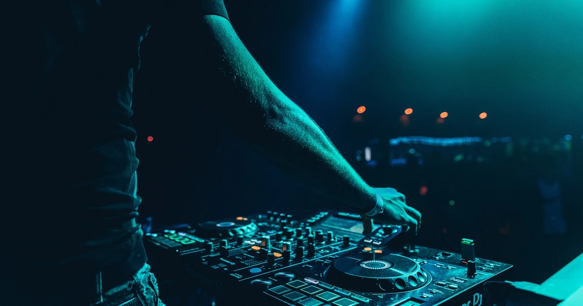 How Do Ghost Producers Help To Famous DJs?